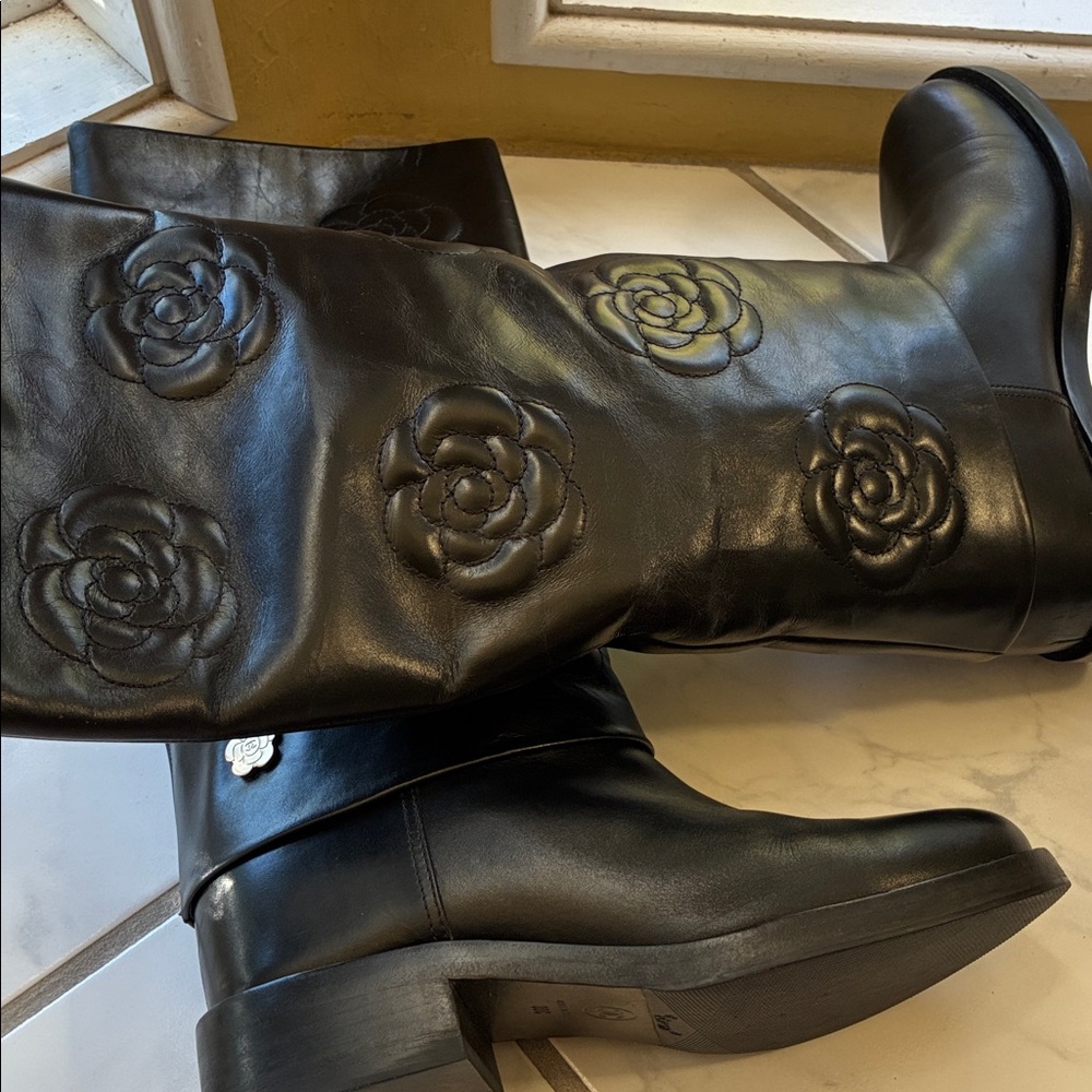 Chanel camellia boots size 39 C